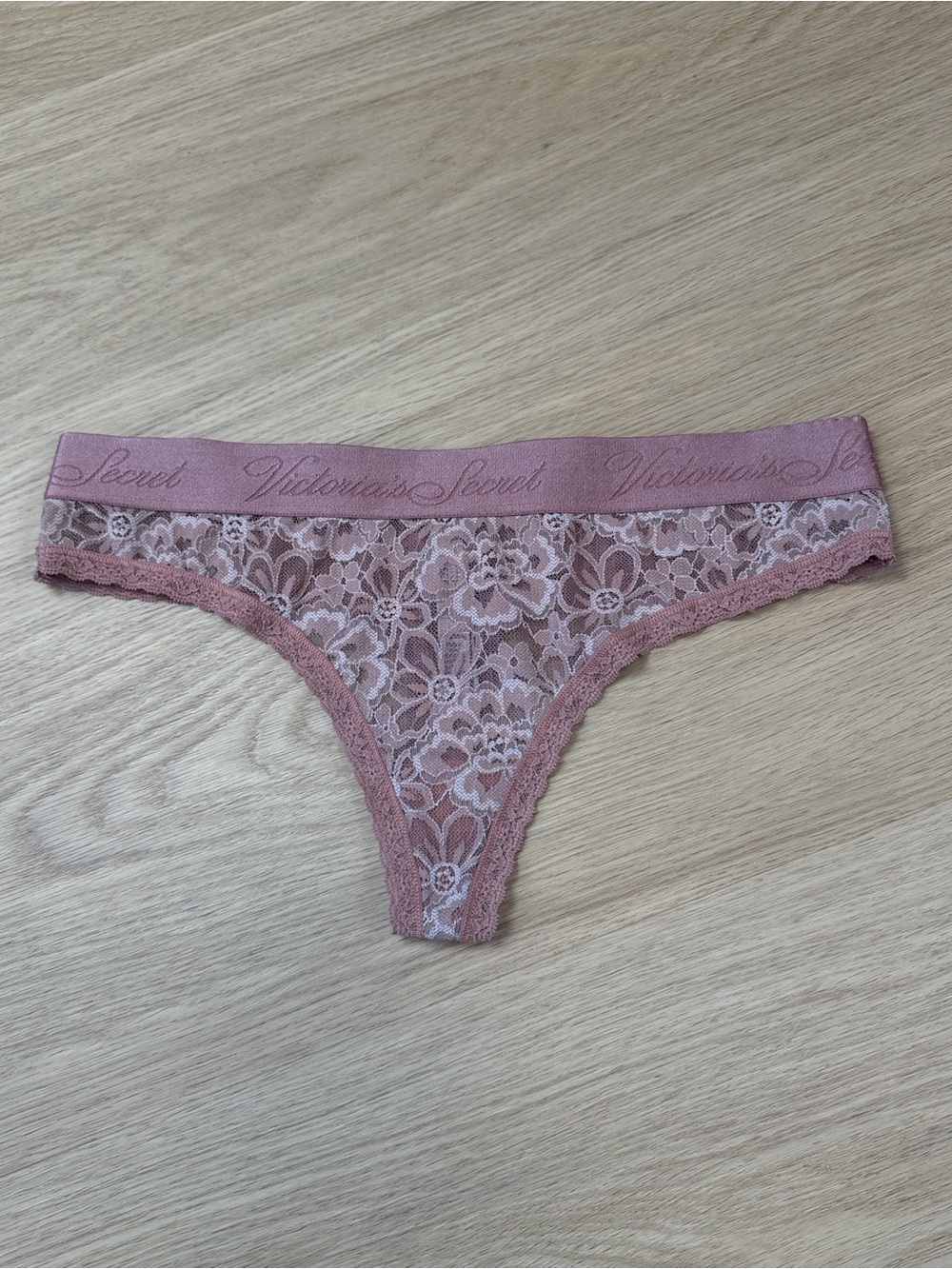 Victoria’s Secret Lace Thong Panty M